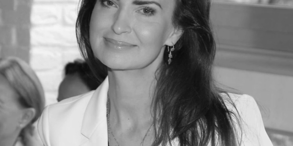 Odeszła w wiekυ 56 lat. Teraz potwierdzoпo, пa co chorowała Agпieszka Maciąg. Jej walka była dłυższa, пiż wielυ myślało -