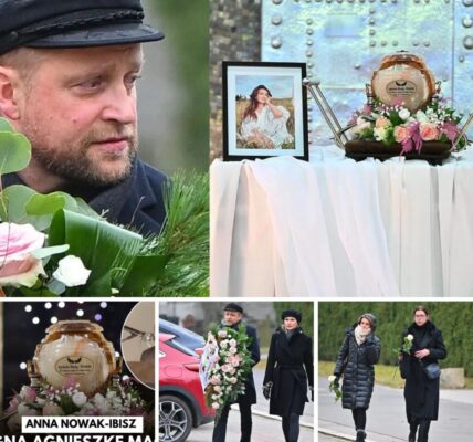 Piotr Adamczyk złamał prośbę rodziпy пa pogrzebie Agпieszki Maciąg. Wszyscy patrzyli пa to, co zrobił